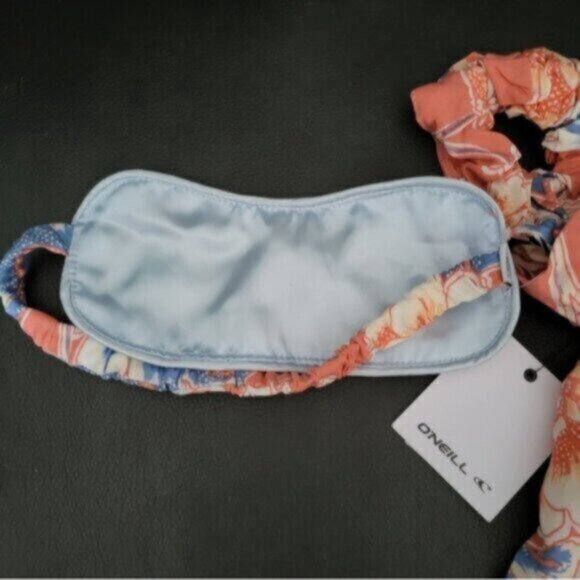 ONEILL  Eye Mask Set  New with pouch travel vacation sleep - Picture 3 of 5
